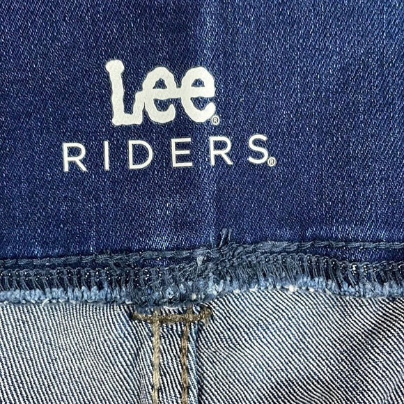 NWOT Lee Riders Pull On Waist Smoother Straight Leg Denim Jeans 8P - Picture 11 of 15